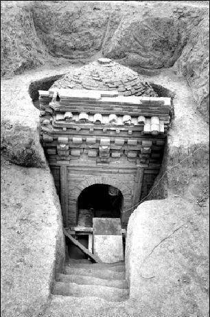 Kaiyun网址 开云2012年湖北卞营村墓葬群发现“现代通风管道”专家：平生仅见(图3)
