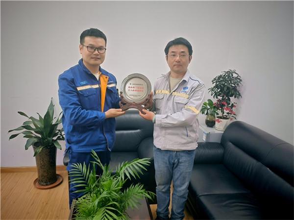 “精心施工展新姿、合力拼搏创辉煌”——上海宝冶重钢环冷风机改造项目喜获重钢业主表彰