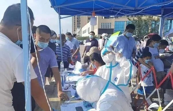 开云集团助力全员核酸检测高温抗疫移动冷风机通风降温送清凉！