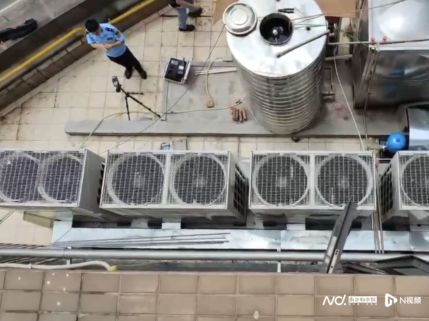 kaiyun开云网站深圳一酒楼被指私自打穿两层楼板通烟道街道办：已责令整改(图2)