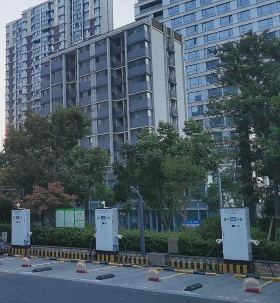 上海这个小区的居民痛苦不堪：上下夹攻日子没法过了开云kaiyun官方网站(图3)