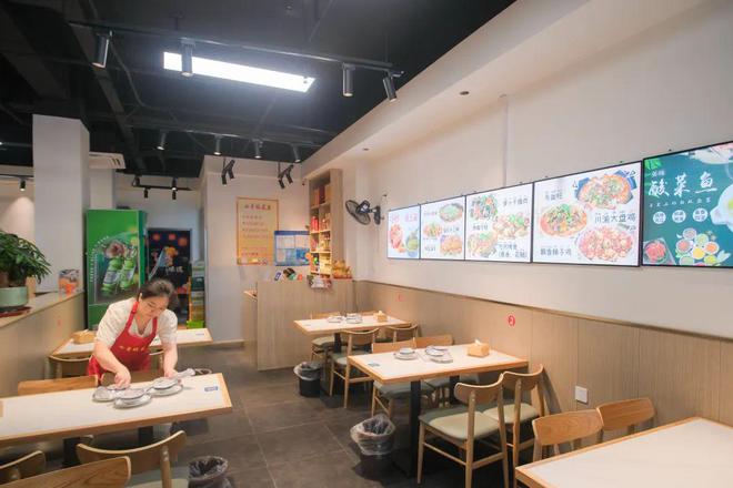 开云kaiyun官方网站困扰周边居民的油烟问题解决了十年老店何去何从？(图4)